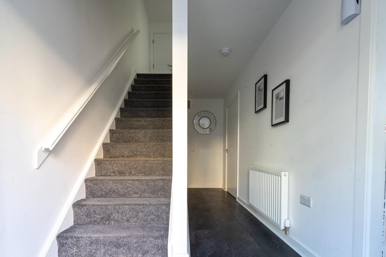 Spacious 3 Bedroom House In Glasgow City With Private Parking & Garden ภายนอก รูปภาพ