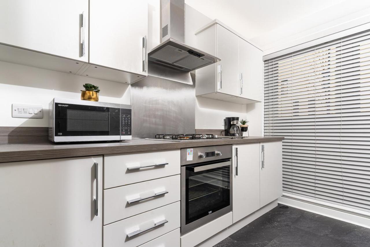 Spacious 3 Bedroom House In Glasgow City With Private Parking & Garden ภายนอก รูปภาพ