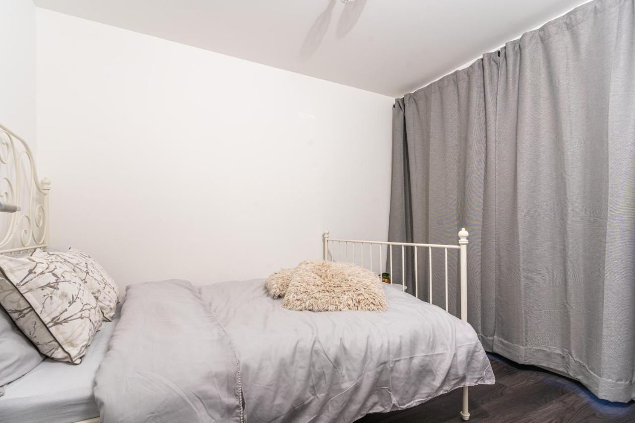 Spacious 3 Bedroom House In Glasgow City With Private Parking & Garden ภายนอก รูปภาพ